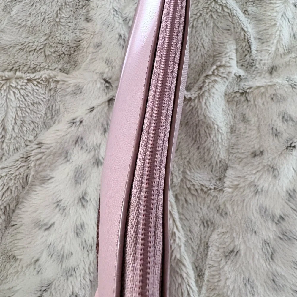 Kate Spade New York Gia Clutch/Pouch in Dusty Peony in Like New Condition.